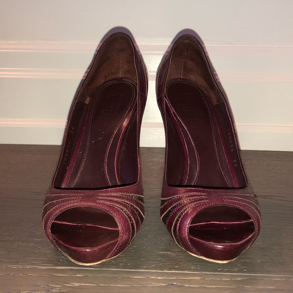 Alexander McQueen Tiger Scratch Peep Toe Pumps - Picture 6 of 7